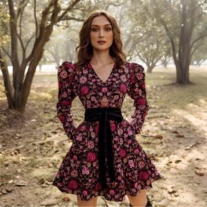 Beyond by Vera Heidi Floral V Neck Long Sleeve Dress in Tracht Dark | Size XS